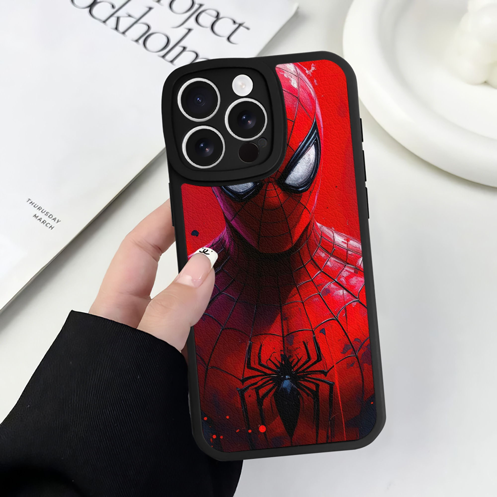 Spider Man スパイダーマン 【iPhone 16シリーズ対応】シリコンスマホケース（レザー調） 材質：シリコン